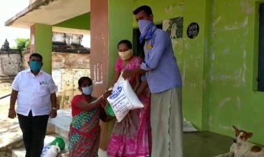 சக பணியாளர்களுக்கும் மாணவ குடும்பத்தினருக்கும் உதவி செய்த தலைமை ஆசிரியர்