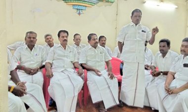 உசிலம்பட்டி தொகுதியில் ஒபிஎஸ் அணி நிர்வாகிகள்  கலந்தாய்வுக்கூட்டம் மாவட்ட செயலாளர் முருகேசன் தலைமையில் நடந்தது