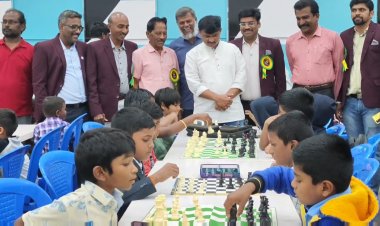 அரசு பள்ளி மாணவர்கள் பங்கேற்ற சதுரங்க போட்டி