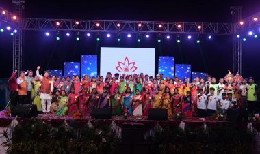 ஓசூர் அருகே பள்ளி மாணவர்களின் துள்ளல் நடனம்