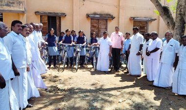 விலையில்லா மிதிவண்டிவழங்கிய சட்டமன்ற உறுப்பினர் துறை சார்ந்த அதிகாரிகள் பங்கேற்பு