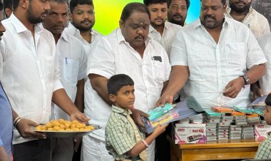 உசிலம்பட்டியில் உதயநிதி பிறந்தநாள் விழா மாணவர்களுக்கு நலத்திட்ட உதவிகள்