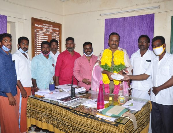 உசிலம்பட்டிDSP க்கு முறுக்கு வியாபாரிகள் சங்கம் சார்பில் வாழ்த்து