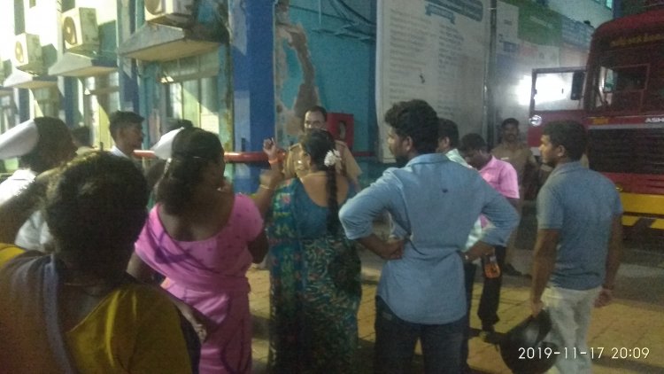 உசிலம்பட்டி அரசு தலைமை மருத்துவமனையில் தேனீக்கள் அச்சுறுத்தல்