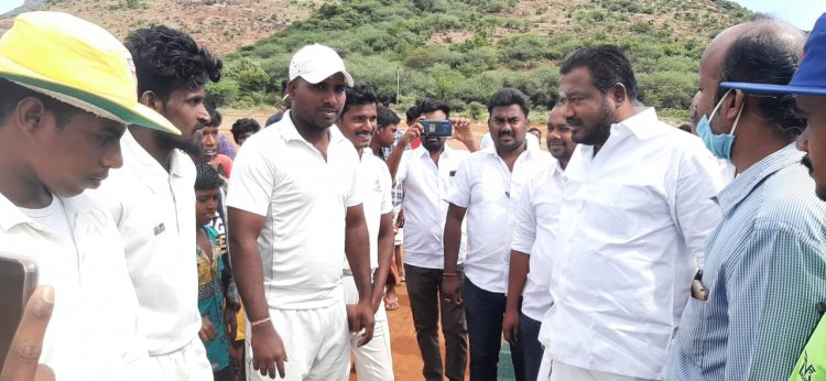 தொட்டப்பநாயக்கனூரில் S.A.பாலாஜி நினைவாக நடைபெற்ற B.C.C கிரிக்கெட் போட்டி
