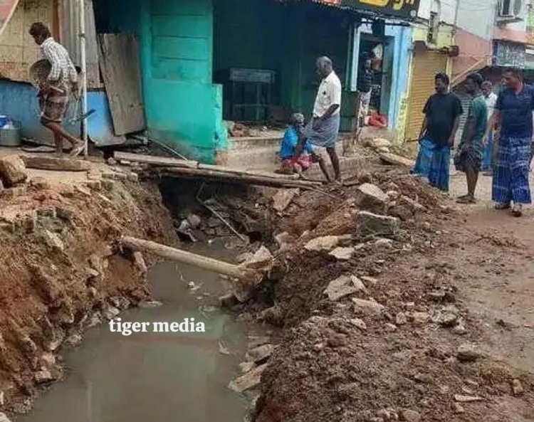 பாதியில் நிறுத்தப்பட்ட சாக்கடைமற்றும் தார் சாலை பணி: கூடலூர்  பொதுமக்கள் அவதி*