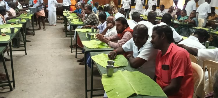 ஜெயலலிதா. பிறந்தநாள். தேனி  மாவட்ட இலக்கிய அணி சார்பில். வடுகப்பட்டியில்.அன்னதானம் வழங்கப்பட்டது