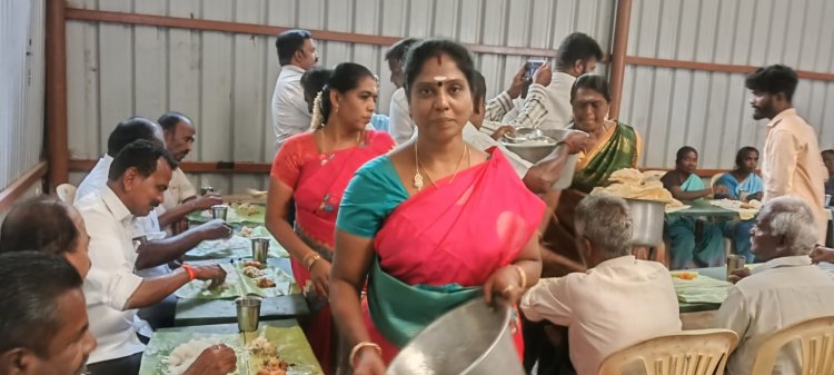 ஜெயலலிதா. பிறந்தநாள். தேனி  மாவட்ட இலக்கிய அணி சார்பில். வடுகப்பட்டியில்.அன்னதானம் வழங்கப்பட்டது